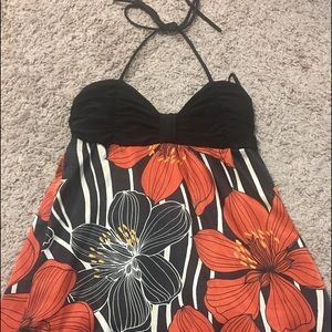 💚 Orange & Blk Soft halter top w floral pattern